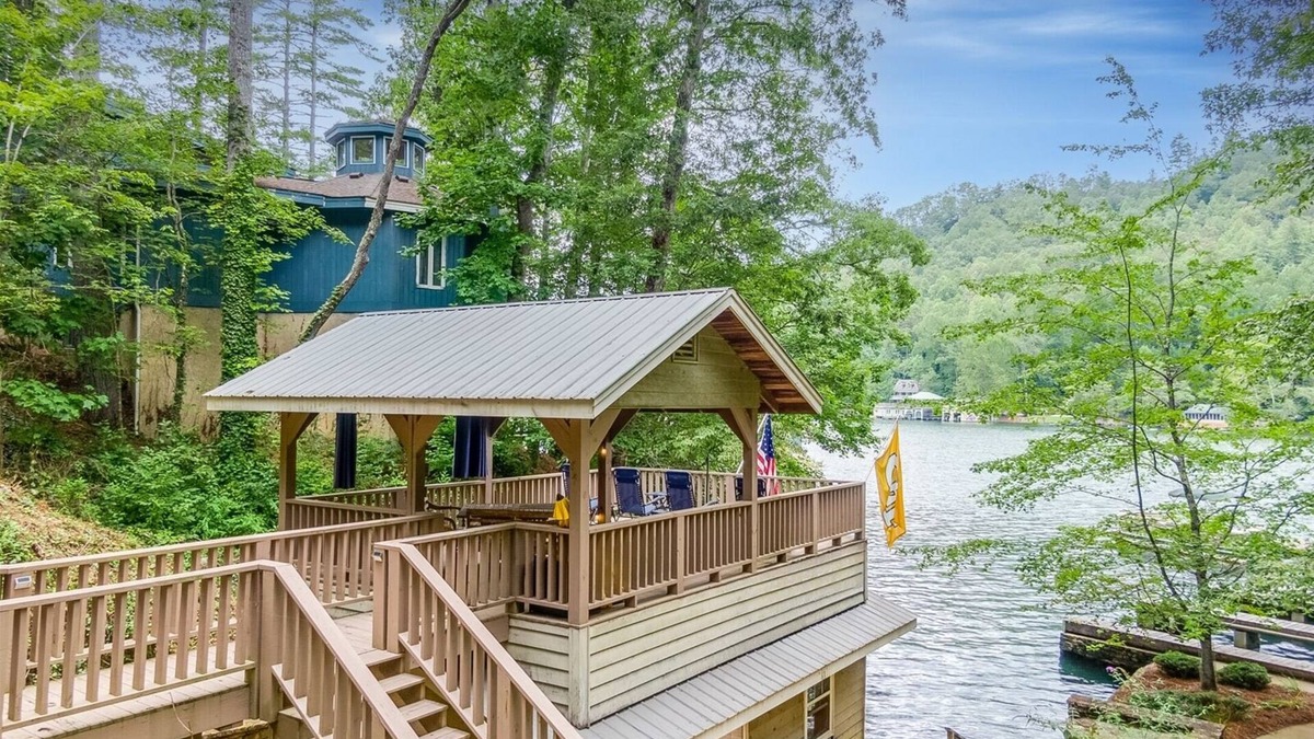 Tiger House | Hide-A-Way Cove – Luxury Lakefront Retreat on Lake Burton
