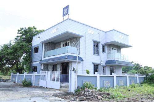 Phase 1 House | Hide away stay