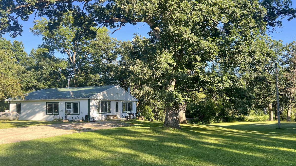 Salem Lakes Cottage | Hideaway at the Ponderosa- 3bd, 1Ba Country Cottage
