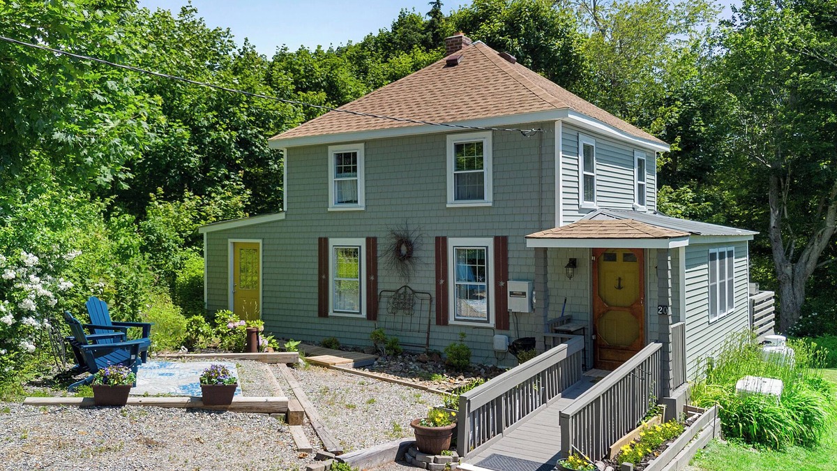 Owls Head Cottage | Hideaway Cottage, Walk to Owls Head Lighthouse