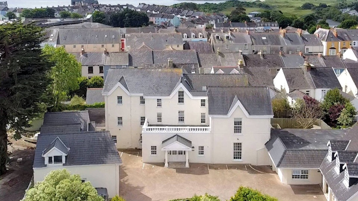 Tenby Cottage | Hideaway House at The Hideaway