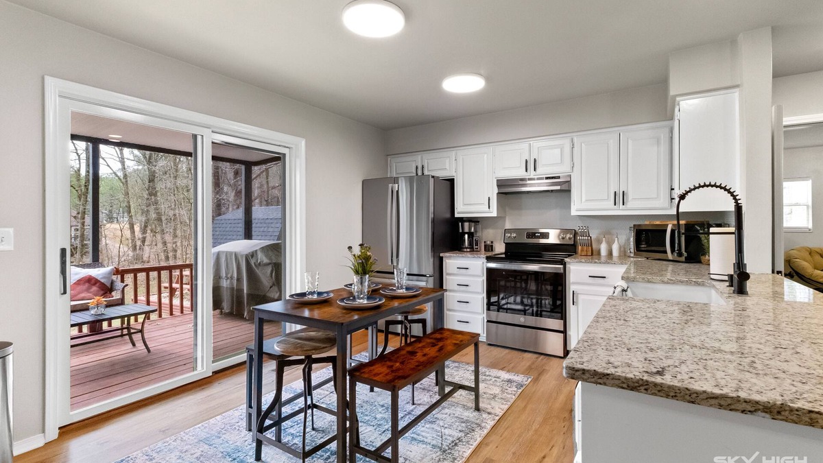 Bella Vista House | Hideaway In The Highlands : Bike, Lake, Golf, Pet Friendly