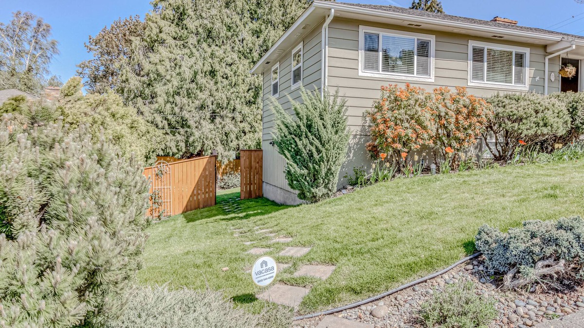 The Dalles Apartment | Hideaway with enclosed yard, central AC, and free WiFi