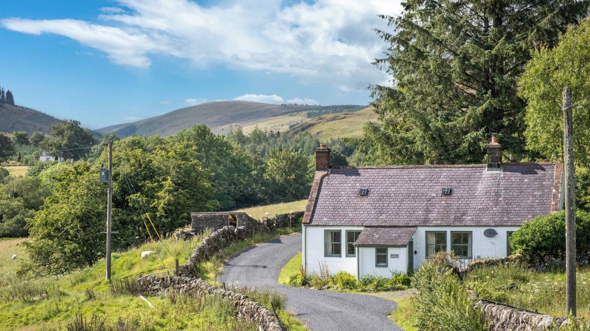 Thornhill Cottage | HIGH AUCHENBRACK, pet friendly, character holiday cottage in Moniaive