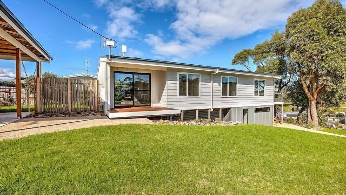 Lake Tyers Beach Apartment | High C's - Lake Tyers Beach