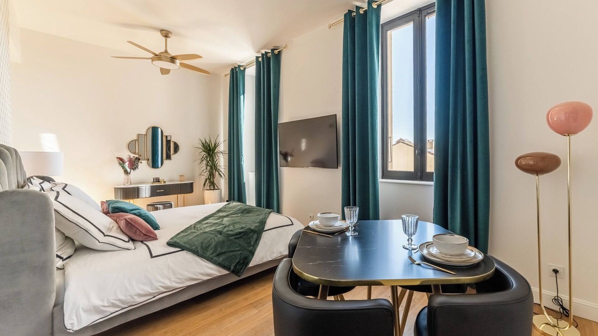 Convention Apartment | High-class apartment near the Halles de Narbonne -Local bike -Autonomous arrival