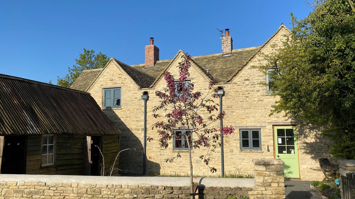 Witney House | HIGH COGGES FARM HOLIDAY COTTAGES, pet friendly in Witney