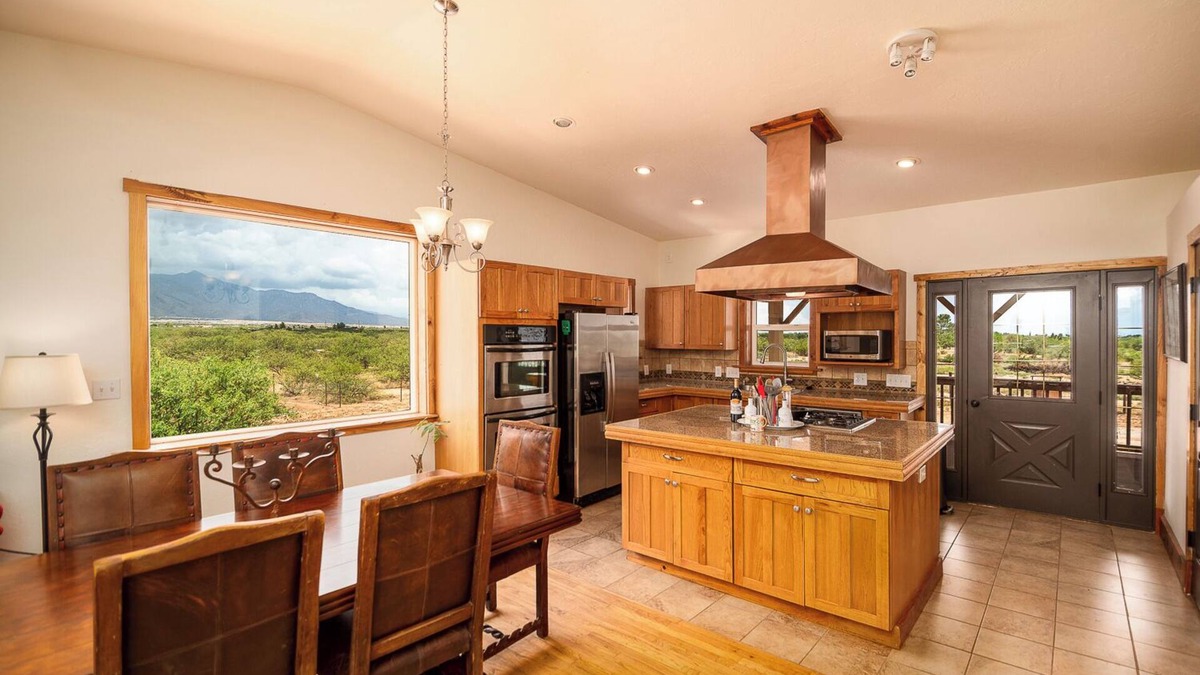 Hereford Cabin | High Desert Oasis, 360 mountain views, close proximity to Bisbee and Tombstone