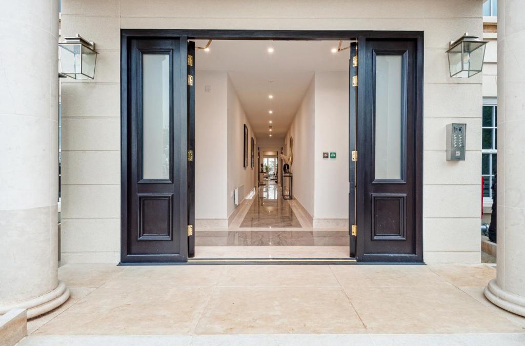 Chigwell Apartment | High End 1 BR Apt, 2 Beds Desirable Chigwell CHCL F3