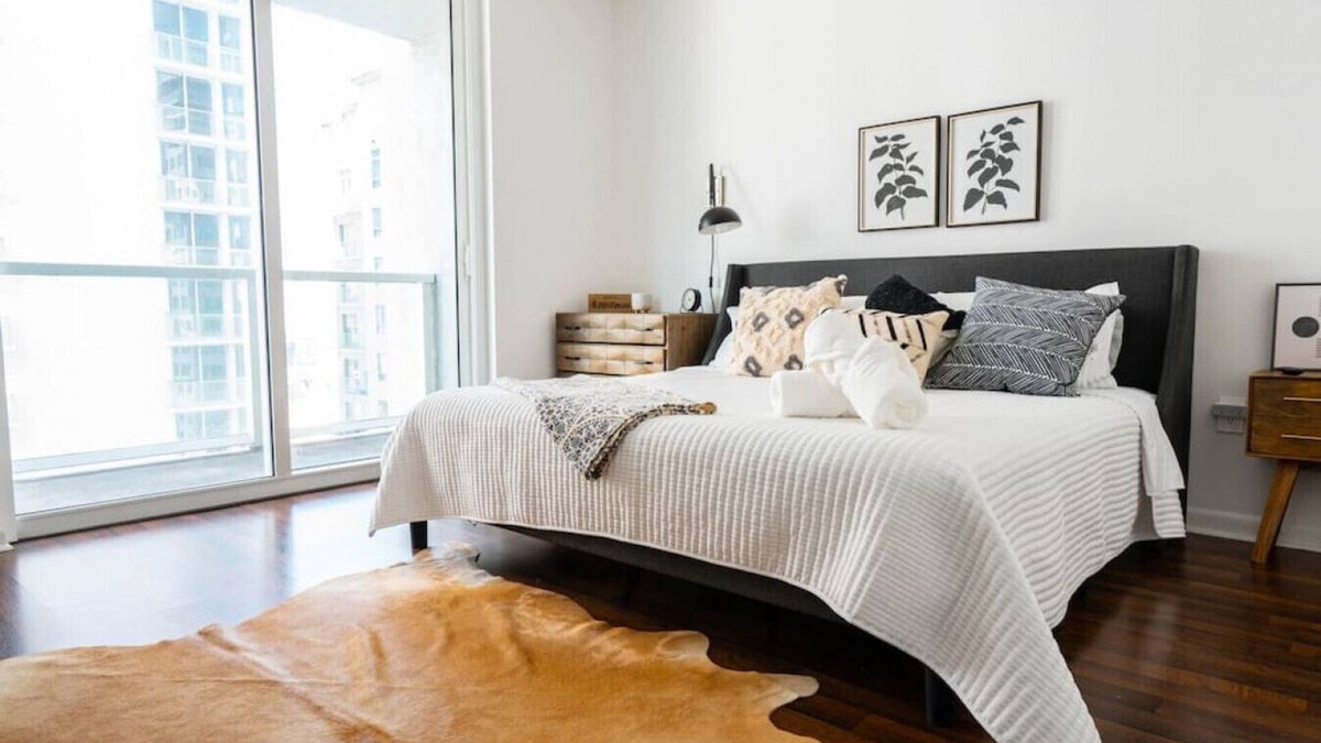 Downtown Miami Apartment | High-end & Chic in DWTN Miami 1BR Bayside Condo close to FTX Arena