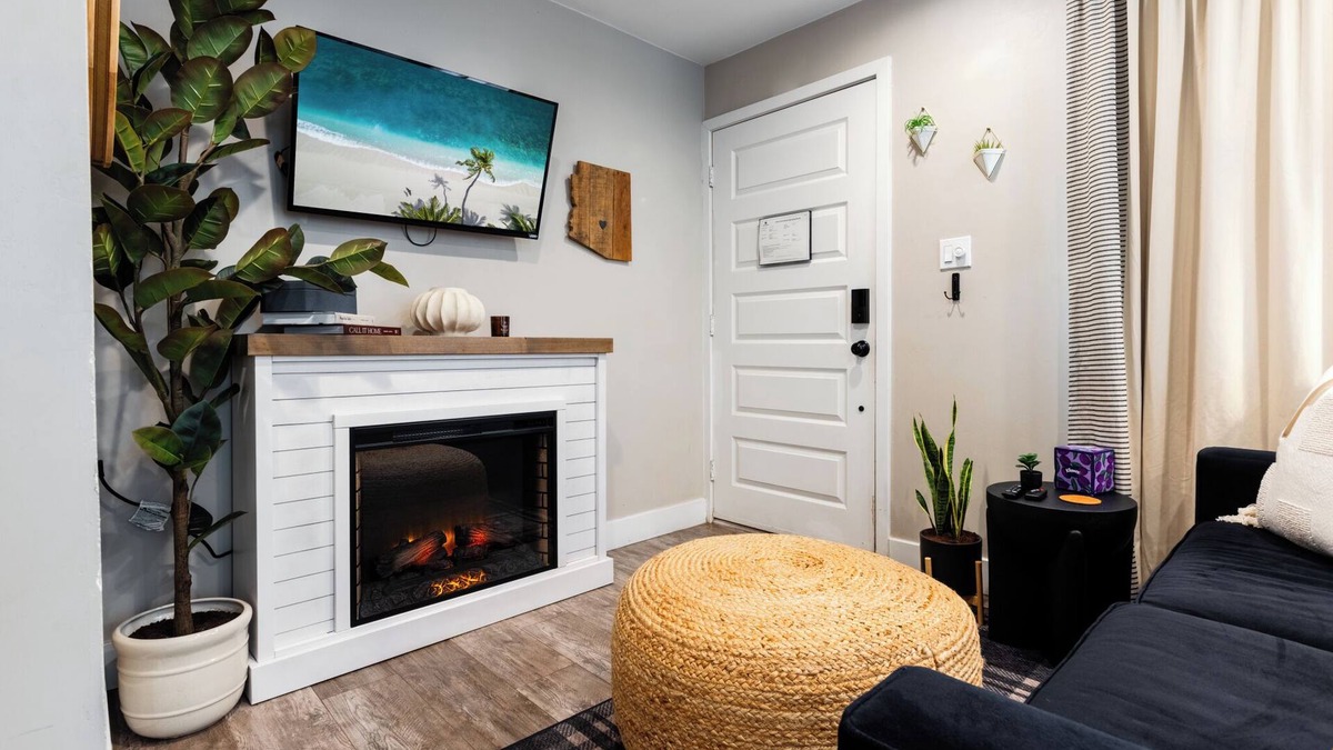 Pierson Place Historic District House | High-End Cowboy Casita in Historic Phoenix with Private Patio & BBQ