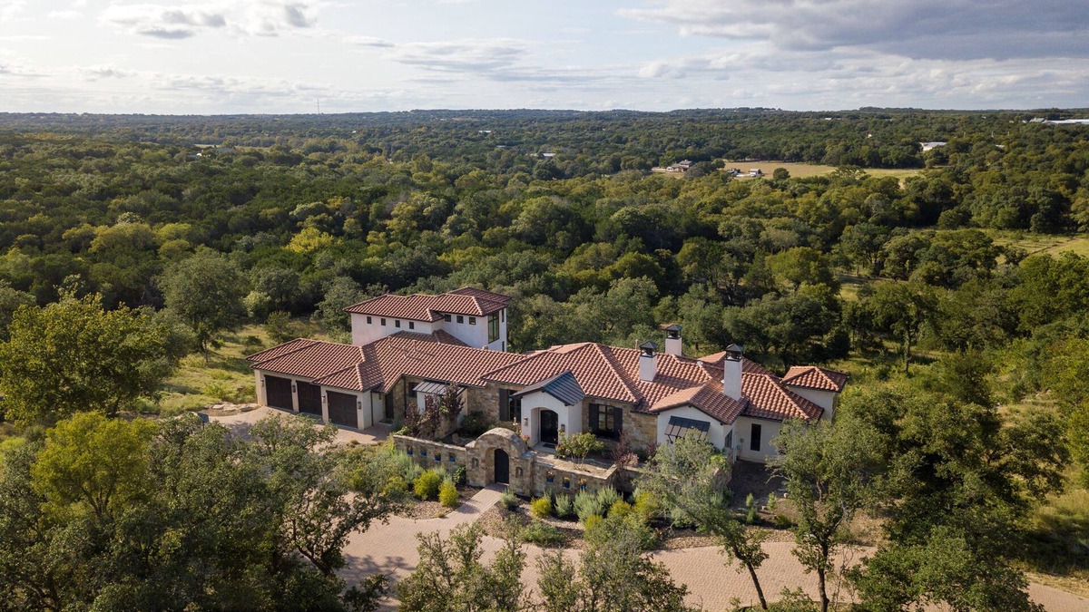 Austin House | High-end Home on 33 Acres to Roam, Short Drive to Downtown.