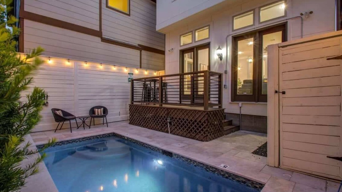 Washington Ave./ Memorial Park House | High End In The Center - Mins to Downtown w Pool