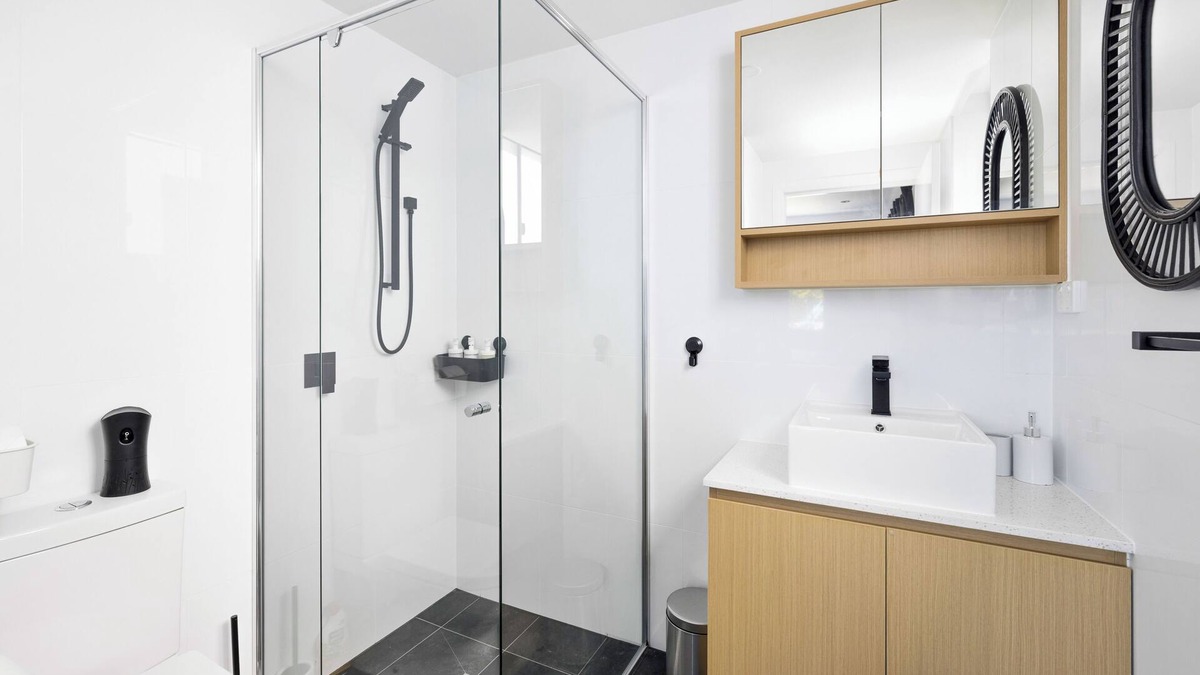 Sandstone Point Apartment | High End Marine Getaway