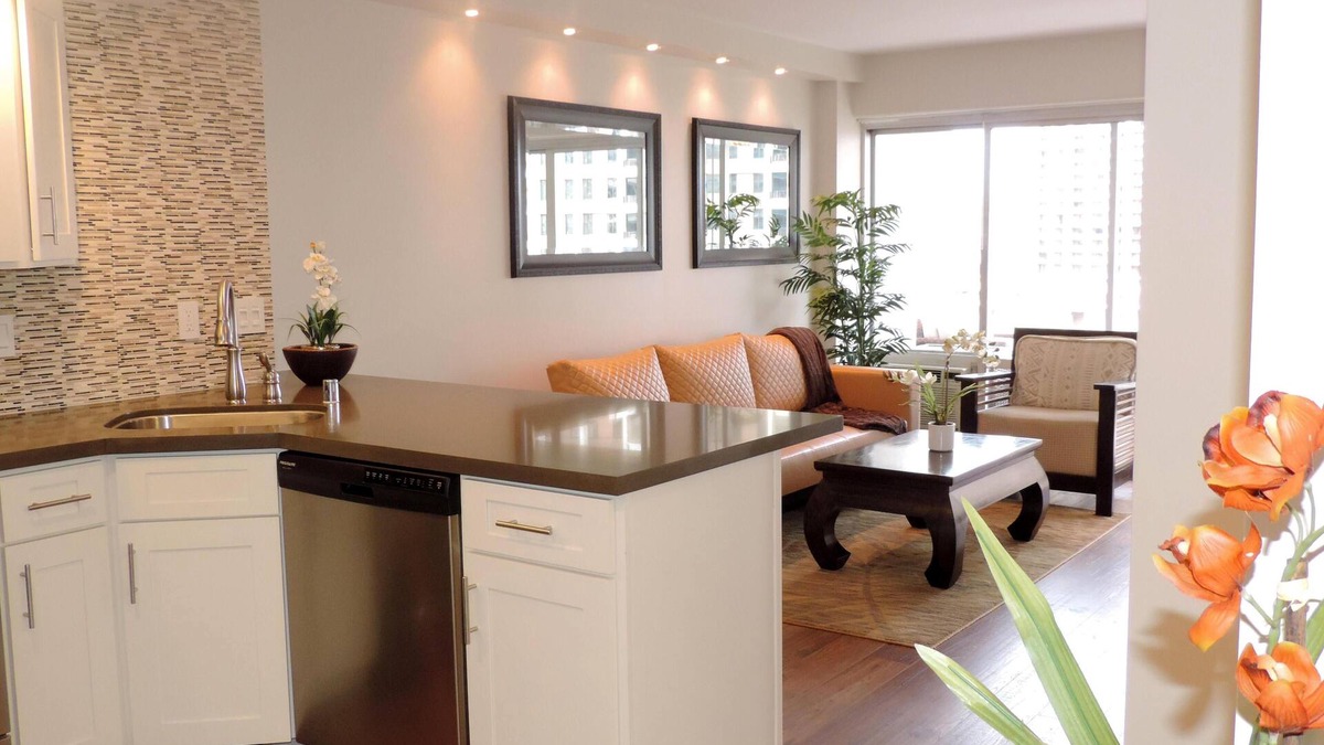 Waikiki Condo | High-end Renovations! Gorgeous, Oceanview, Oceanfront Luxury Suite!