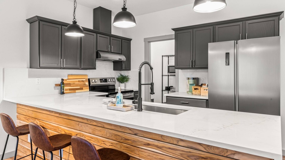 Pleasant Valley House | High End Townhome Near PDX
