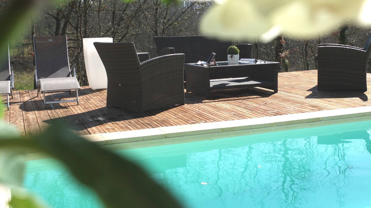 Thedirac House | HIGH-END VILLA IN THE HEART OF A LOT IN A QUIET AREA WITH HEATED POOL