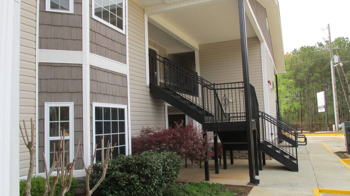 Barnesville Hotel | High Falls Inn and Suites