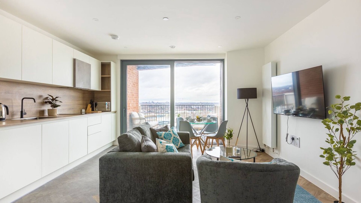 Canning Town North Apartment | High Floor Flat City and River View