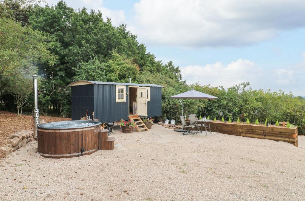 Ashbourne House | High Grounds Shepherd's Hut