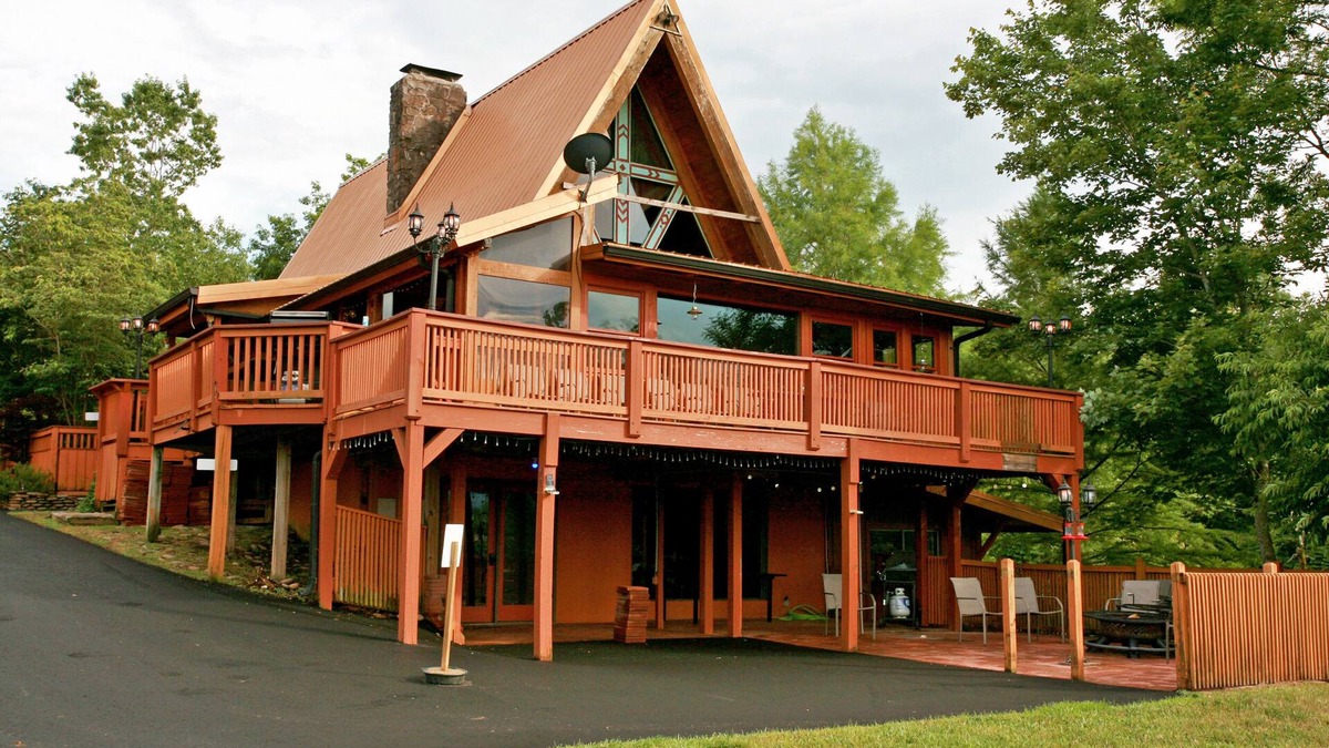 Helen House | High in Helen, A frame House and Cabin