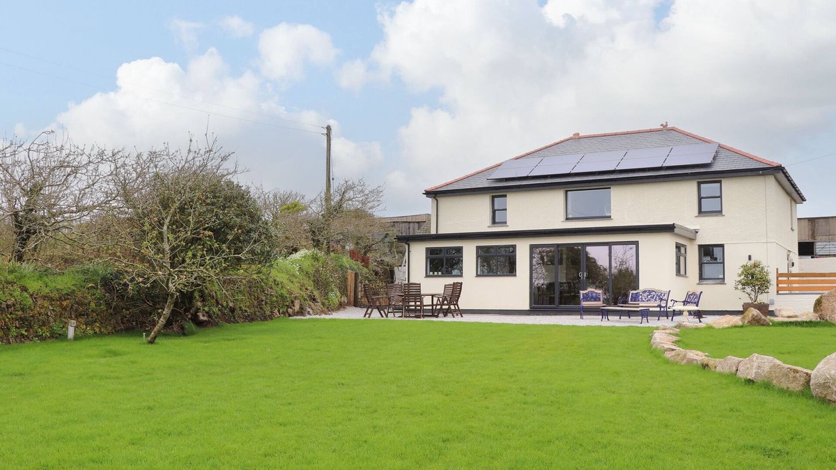 Saint Erth Praze Cottage | HIGH PARK HOUSE, pet friendly, character holiday cottage in Helston
