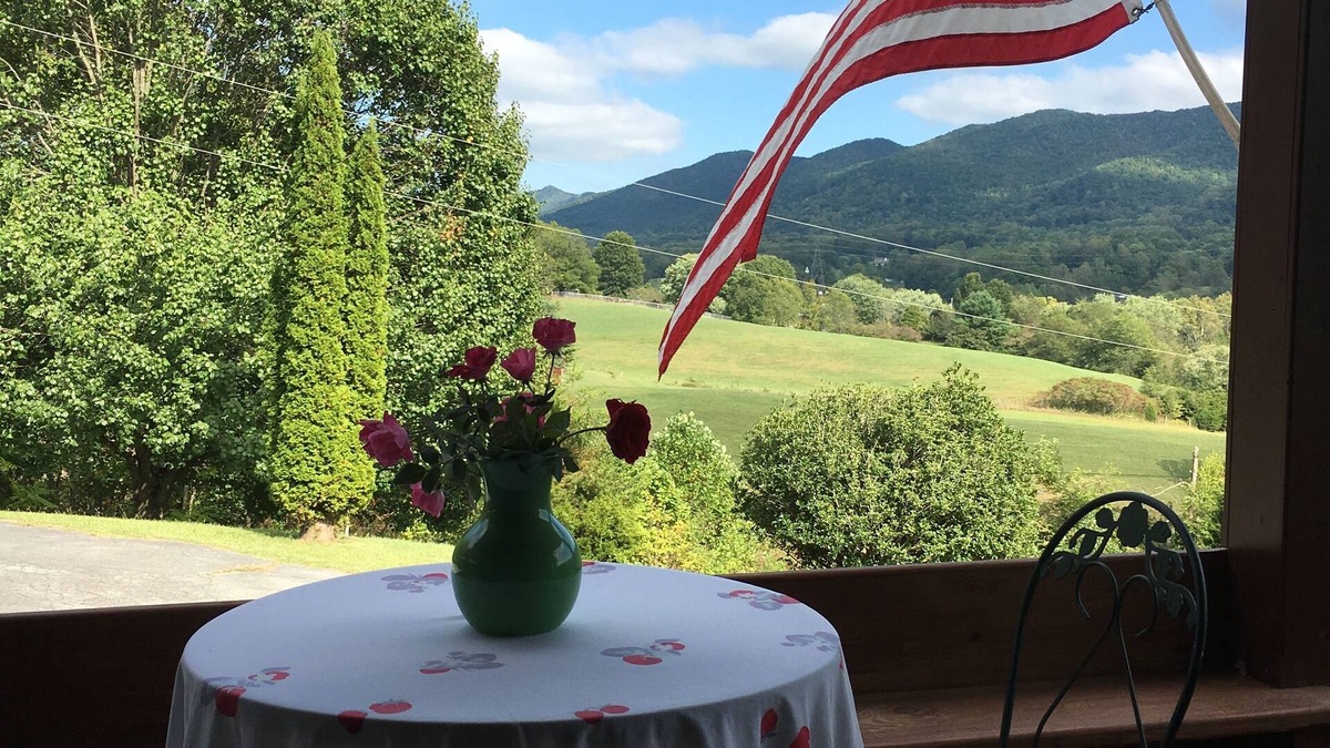 Jonesborough House | High Places with Miles of Mountain Views