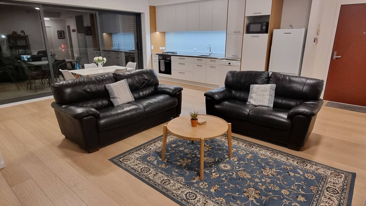 Wellington House | High-quality guesthouse minutes from everywhere! Breakfast included!