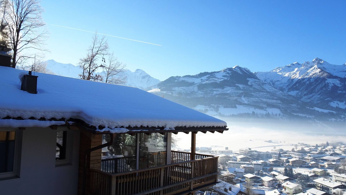 Piesendorf Apartment | High quality penthouse with sauna/IR - between Kaprun and Zell am See, on the sunny side