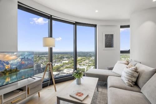 Box Hill Apartment | High-Rise 3-Bed Apartment with Premium Amenities