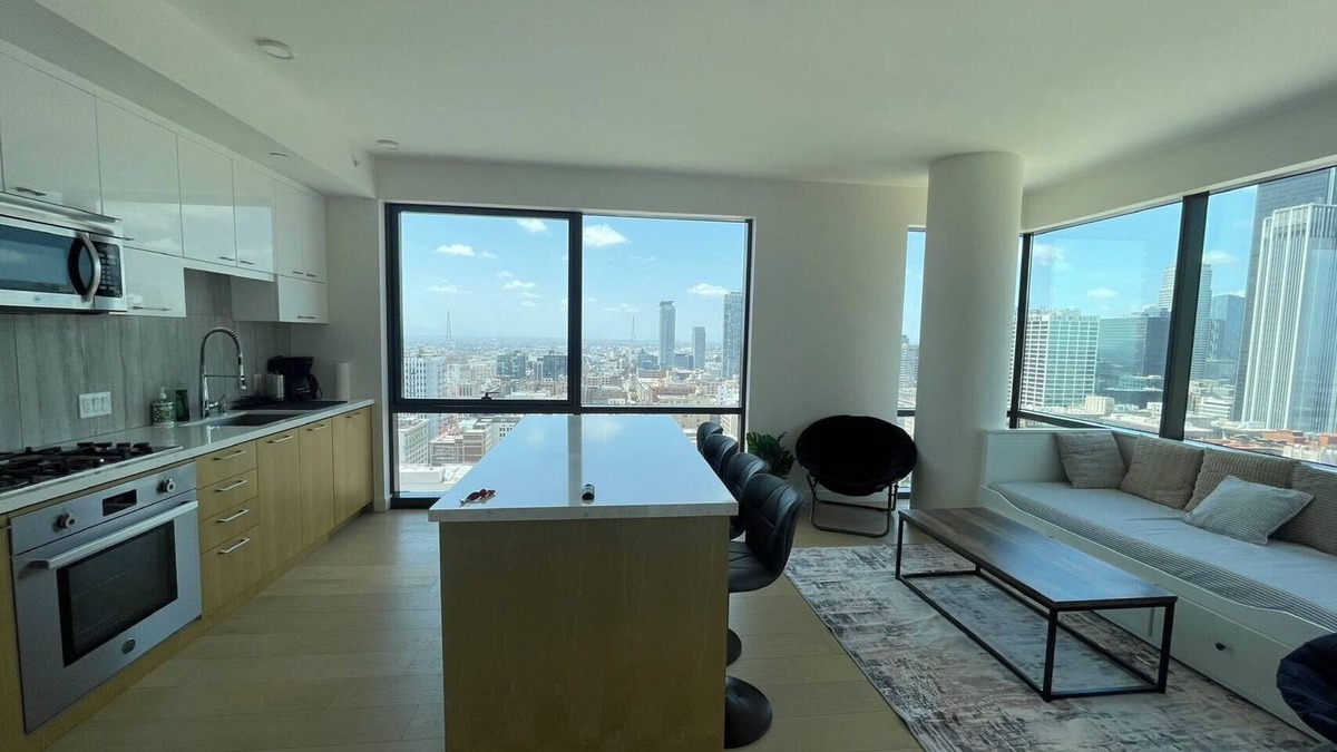 Historic Core Apartment | High-rise Luxury 2-bedroom apartment in the heart of the amazing DTLA