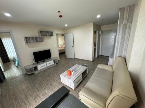 Bang Sue Apartment | High-rise metro Condo 高层地铁公寓 离地铁站 50米 2室1厅2卫 沙发床 独立厨房 2阳台 可住5人 月租