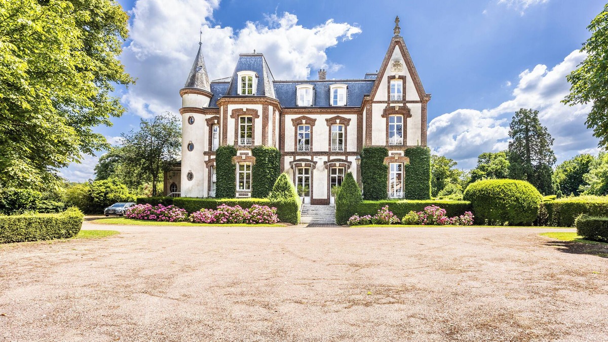 Bouelles Other | High service chateau in Normandy