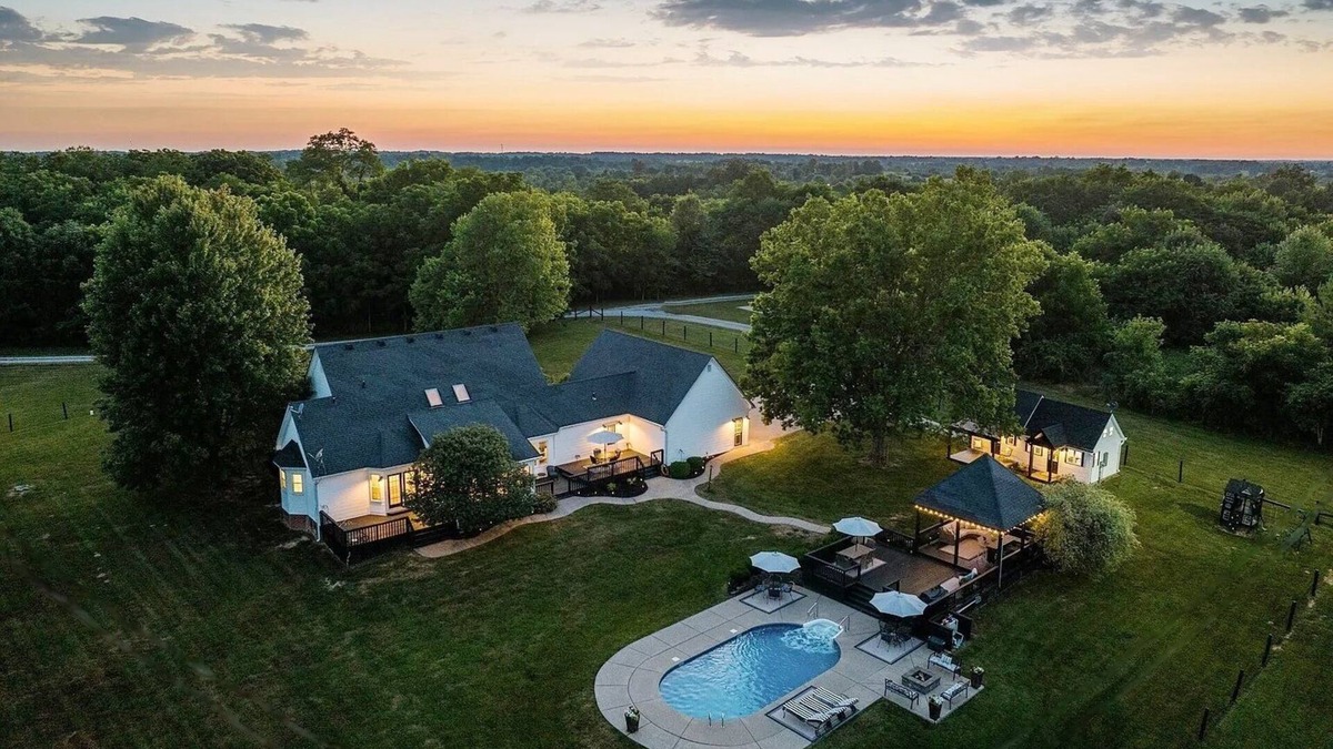 Keene House | High Spirits Estate - Pool, Hot Tub, Game Room, EV charger, Sleeps 20