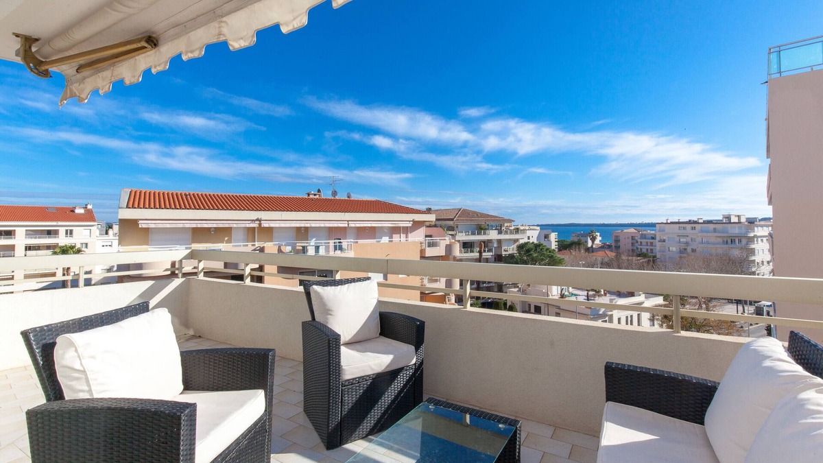 Pointe Croisette Apartment | High-Standard 2-Bedroom Apartment with Sea View and Large Terrace