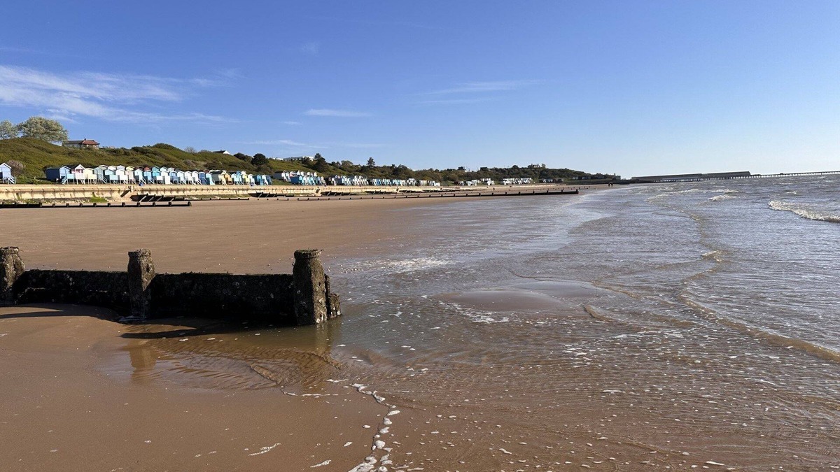 Walton on the Naze Apartment | High view house, 3 bed flat.