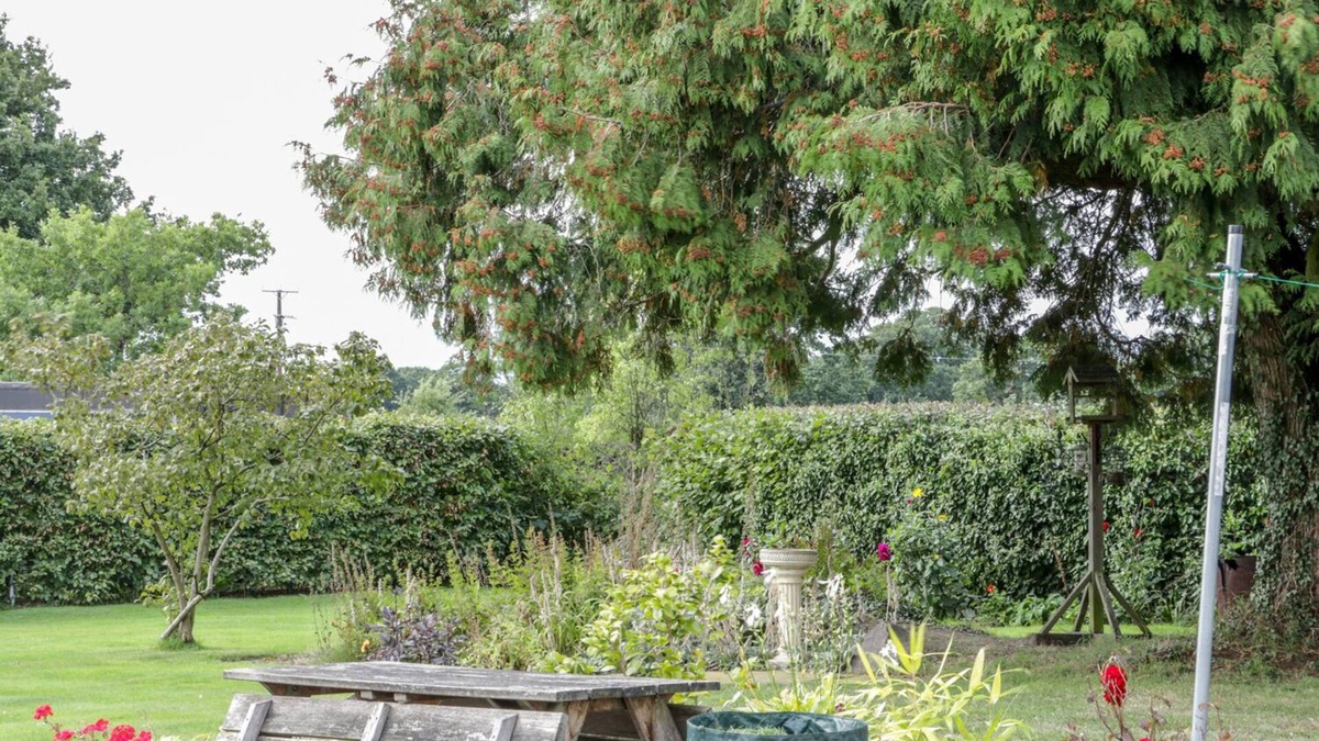 High Ercall House | HIGHBURY COTTAGE, with a garden in Shrewsbury