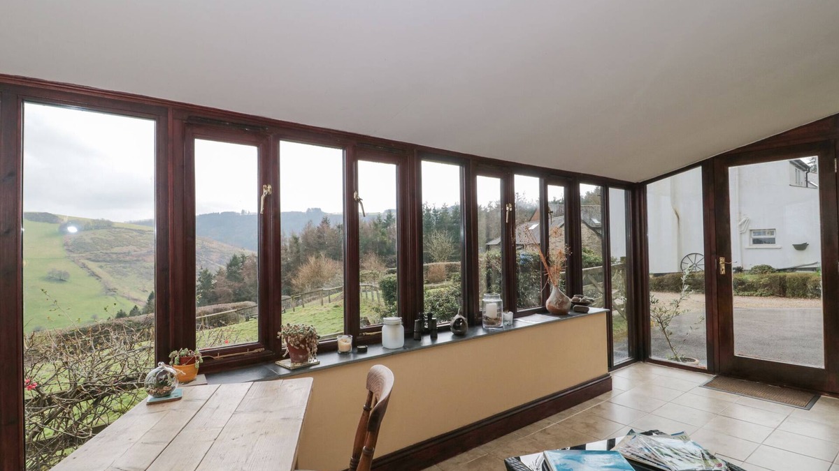 Horner Cottage | HIGHER PUTHAM BARN, pet friendly, with a garden in Wheddon Cross