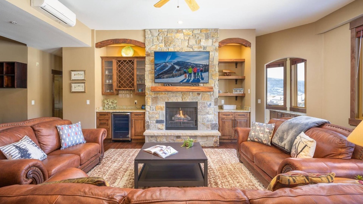 Steamboat Springs Condo | Highland at EagleRidge | Hot Tub | Penthouse Condo | Walk to Resort & More