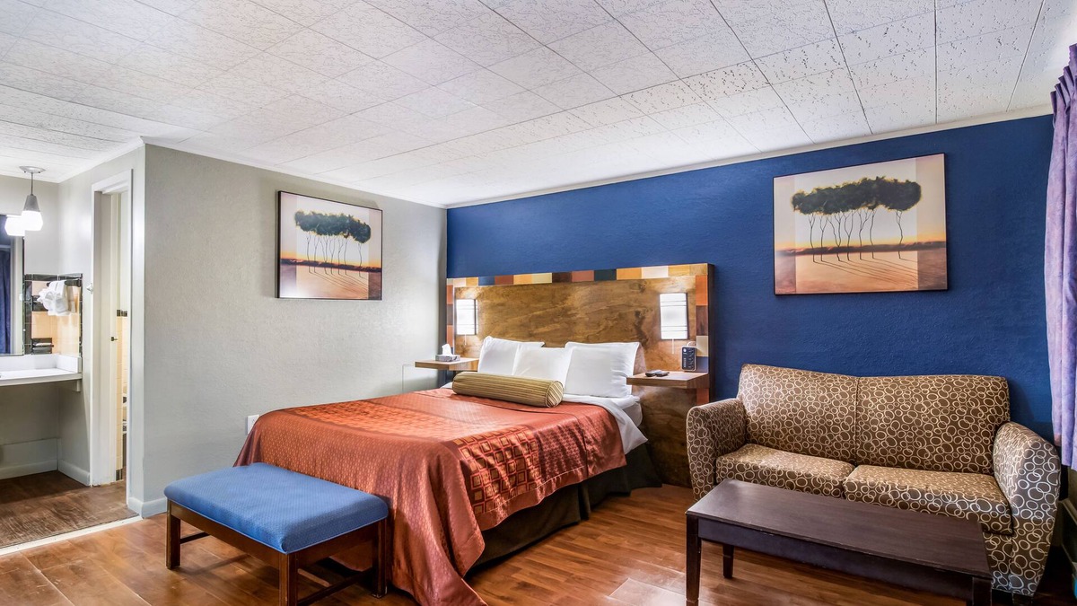 New Cumberland Hotel | Highland Inn New Cumberland