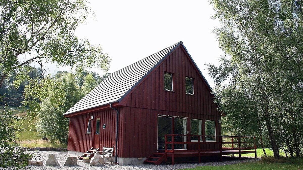 Glenlivet Ski Chalet | Highland Tranquility next to the River Spey in the Heart of Malt Whisky Country