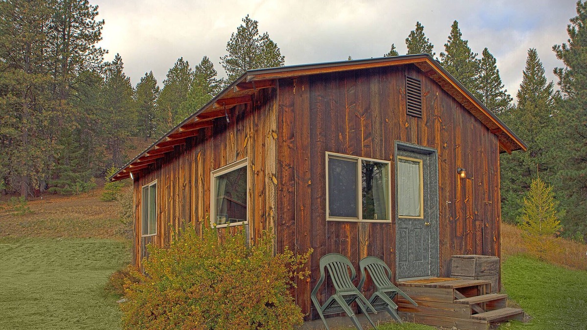 Oroville Cabin | Highlander Cabin at Eden Valley Ranch