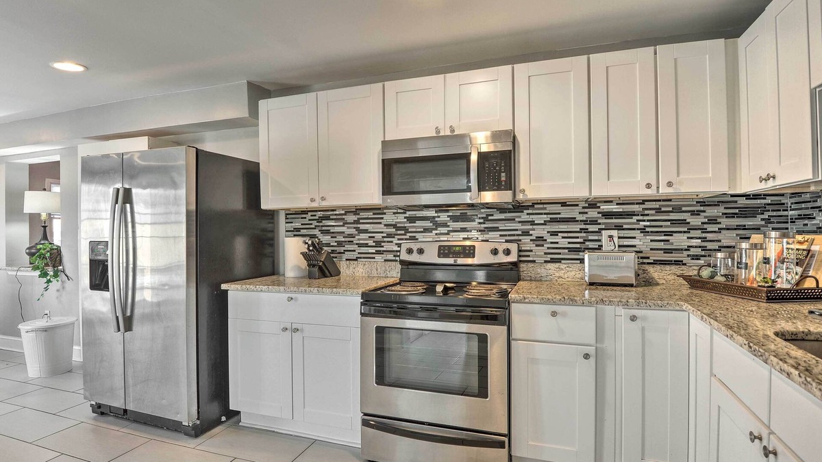 Rossville House | 'Highlands Cottage' Upscale Getaway w/Yard!