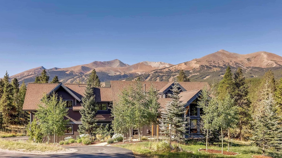 The Highlands House | Highlands Landing! Sweeping Views! 2 miles to Main St!