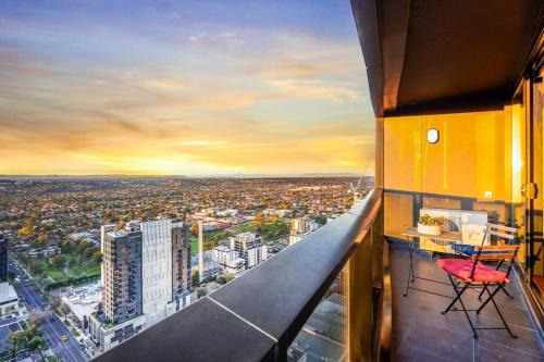 Box Hill Apartment | Highrise Skyline Spectacular View Luxury 2B2B1C