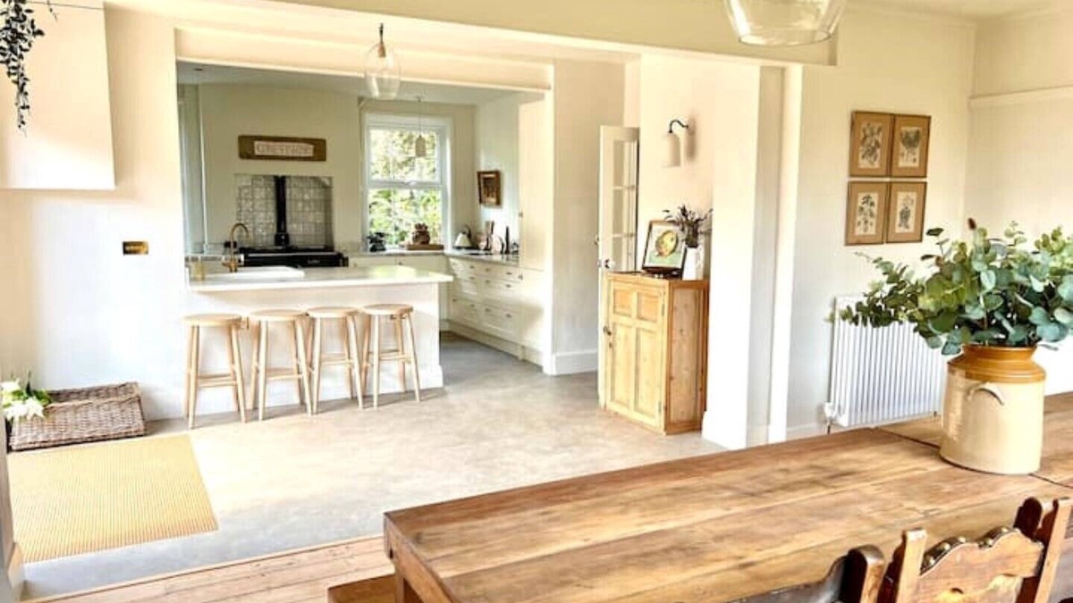 Mundesley House | Highview House - Sea Views, Beach, Hot Tub, Full Refurb for Aug 2022!