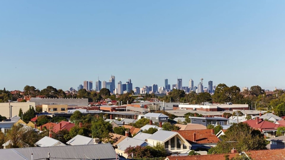Northcote Apartment | Highview on High St A Balcony Haven in Northcote