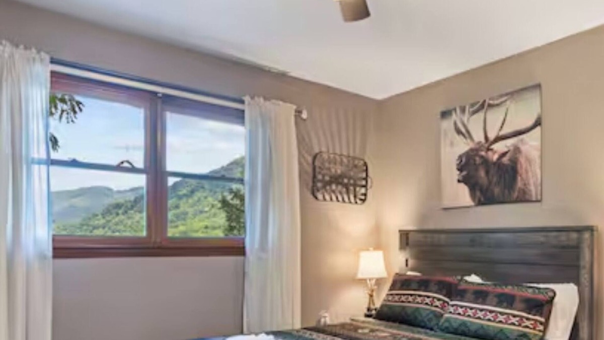 Maggie Valley Cabin | Highview Retreat-Breathtaking Views, Great Location!