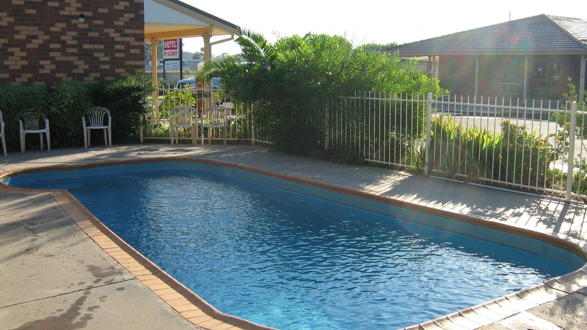 Hay Hotel | Highway Inn Motel