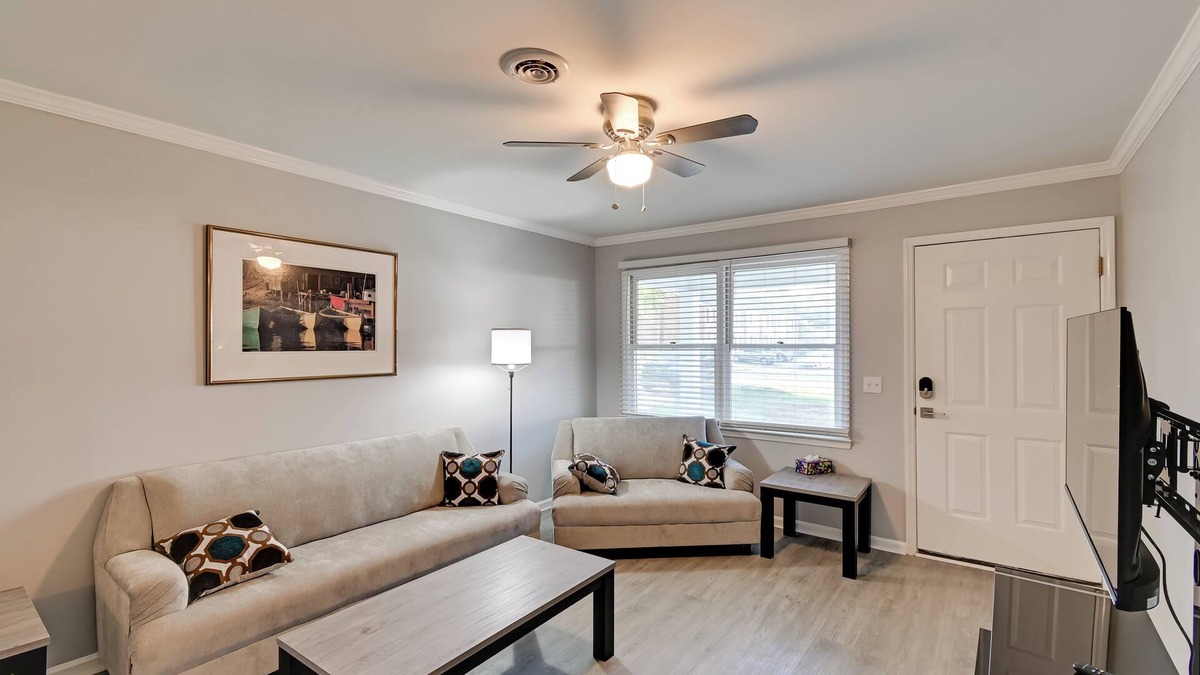 Cheraw Apartment | Hike & Explore: Cheraw Apt 7 Mi to Lake Juniper!